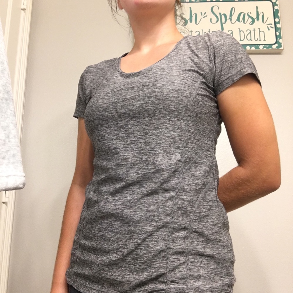 GOOD REEBOK medium dri fit shirt